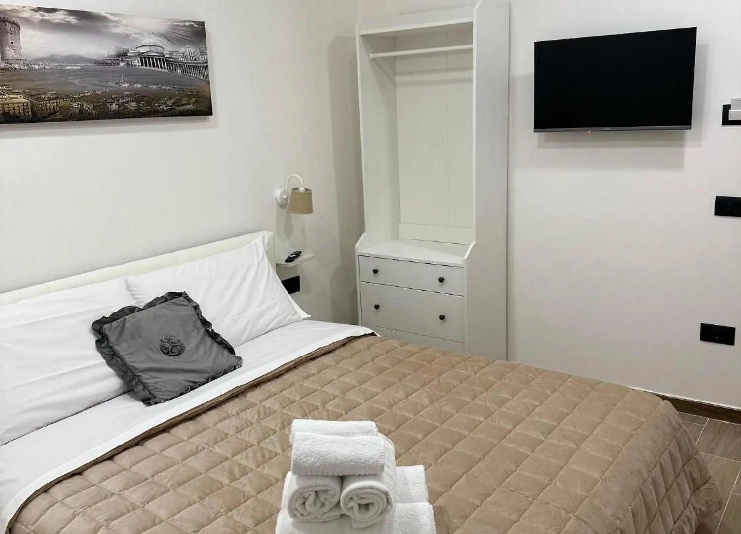 Residenza Trinita Hotel Naples Guest house