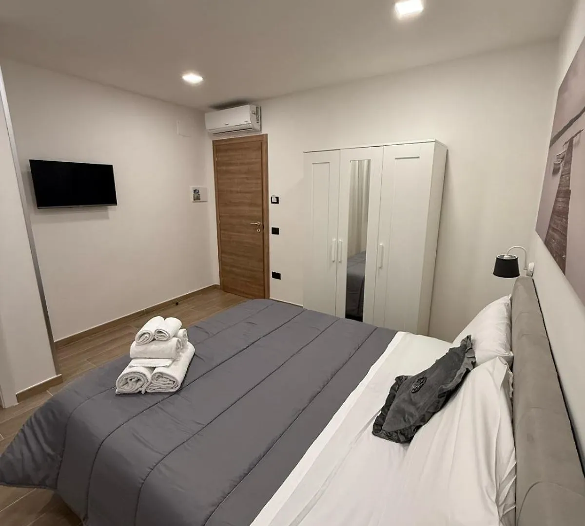 Residenza Trinita Hotel Naples 0*,