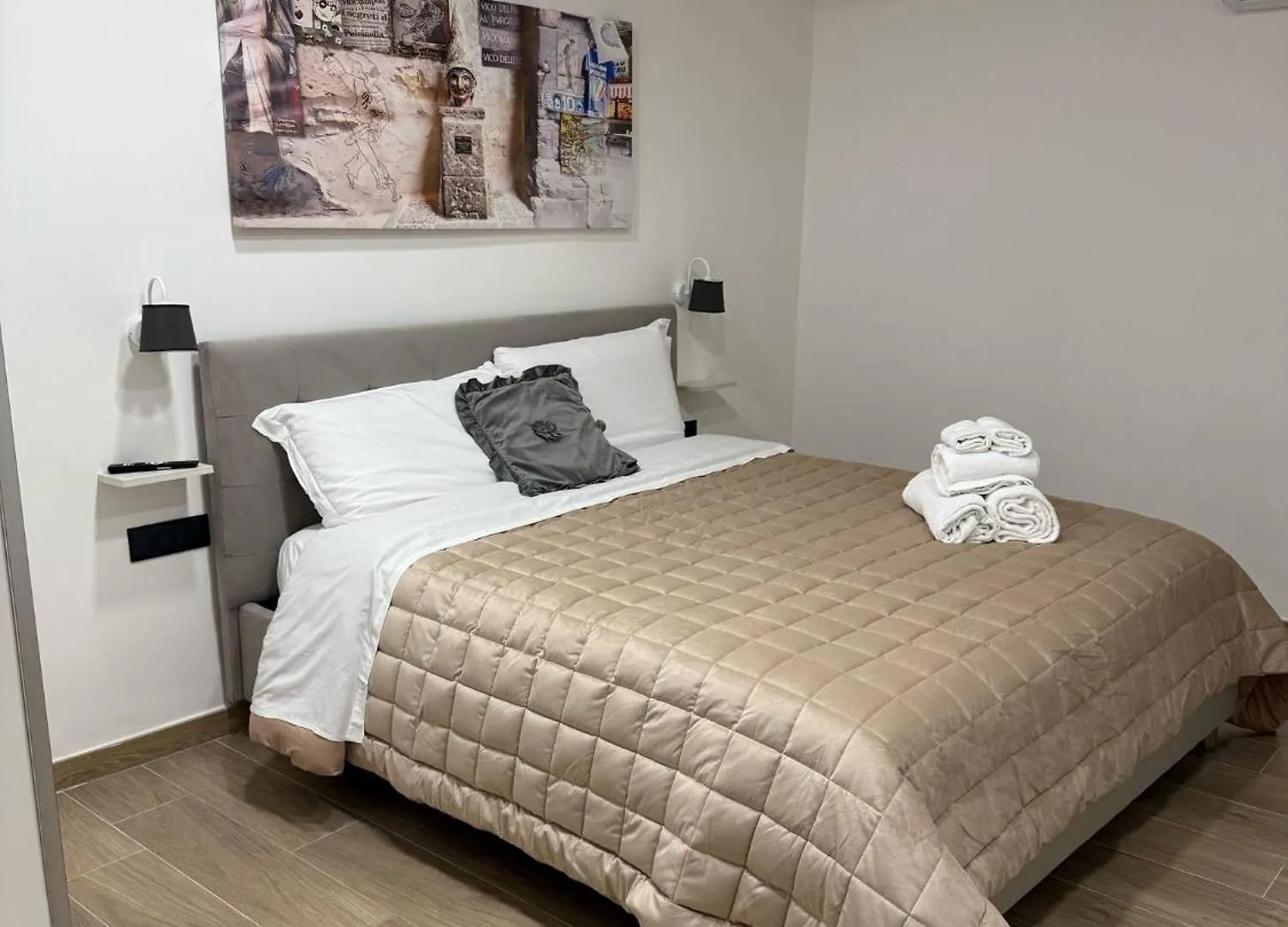 Guest house Residenza Trinita Hotel Naples Italy